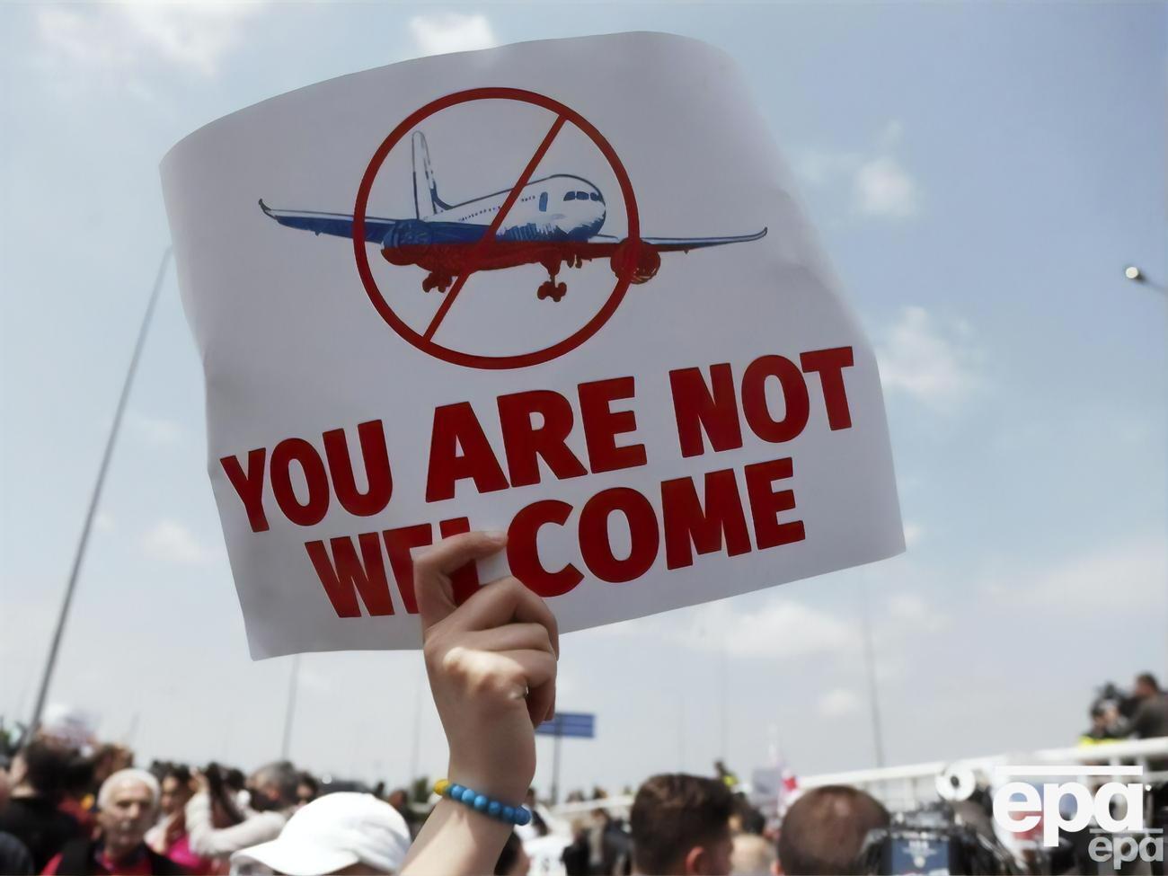"You are not welcome". В Грузии прошли акции протеста из-за возобновления авиасообщения с Россией. Фоторепортаж