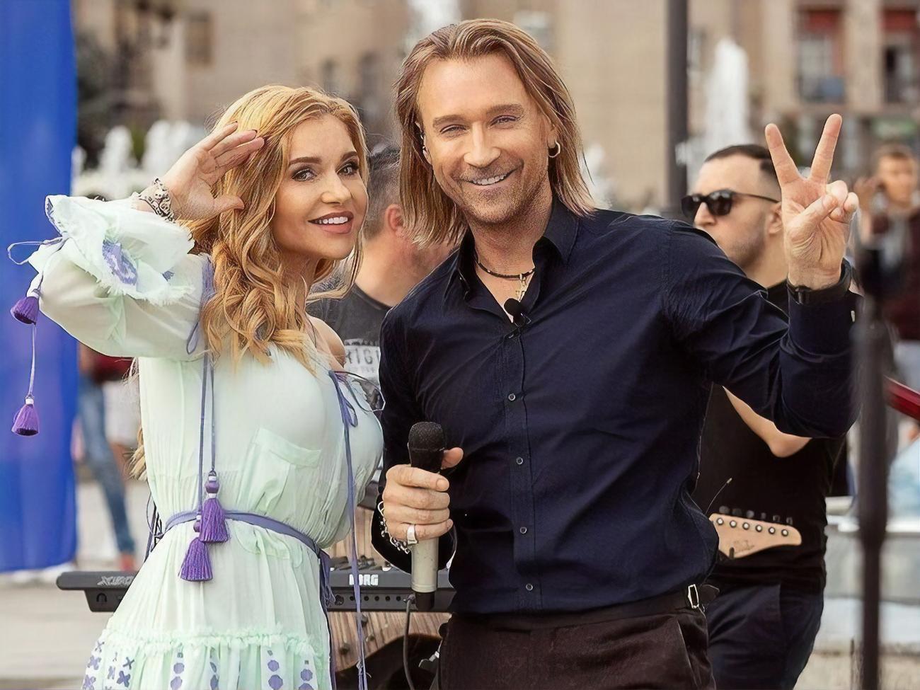 До повномасштабного вторгнення РФ в Україну Таюне працювала в команді Винника і будувала сольну кар'єру