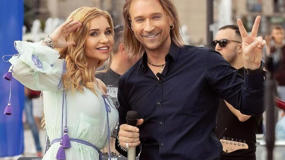 До повномасштабного вторгнення РФ в Україну Таюне працювала в команді Винника і будувала сольну кар'єру