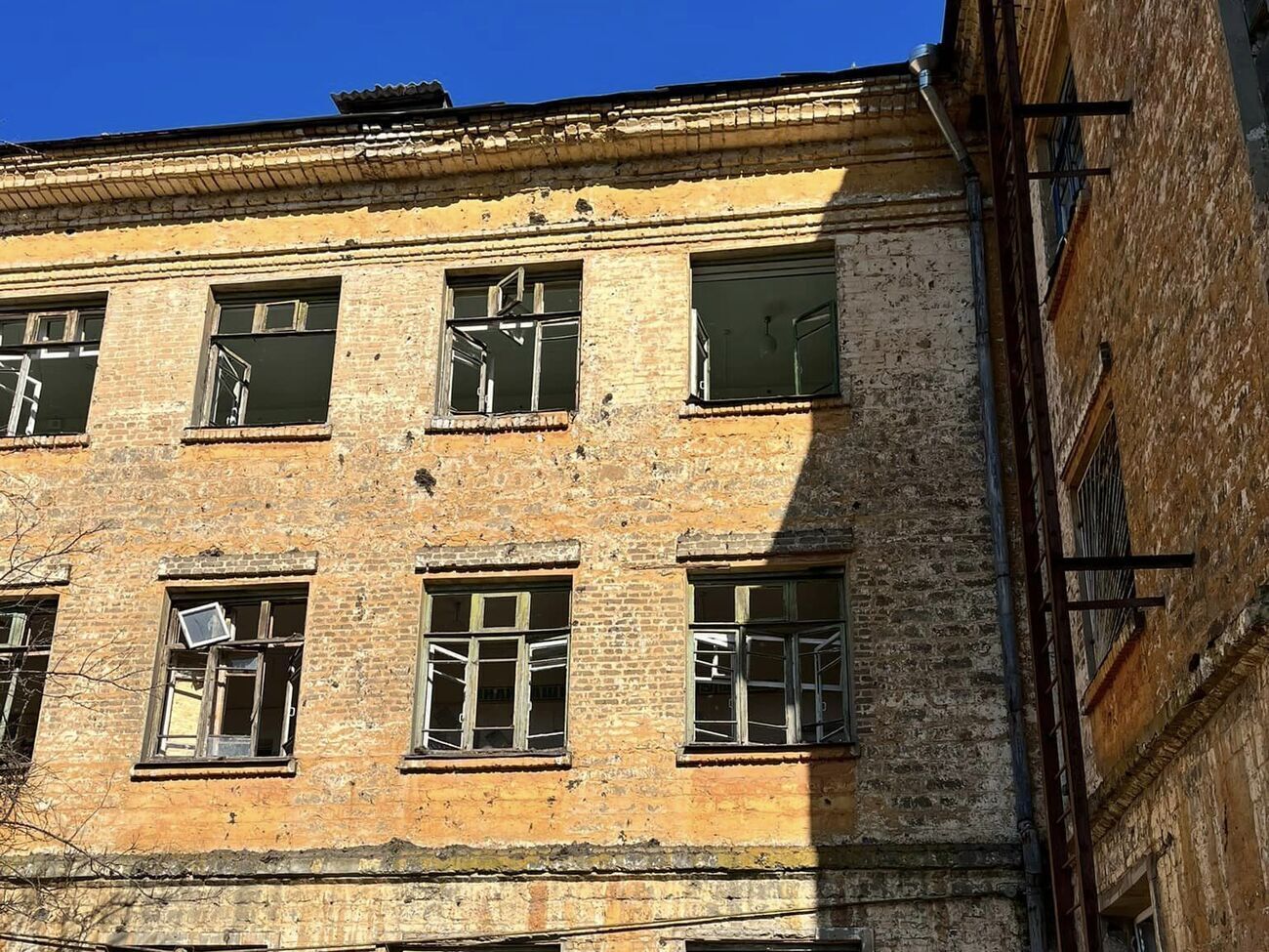 В результате обстрела повреждено&nbsp;учебное заведение в Краматорске