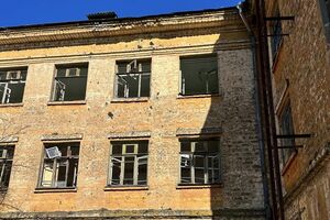 В результате обстрела повреждено учебное заведение в Краматорске