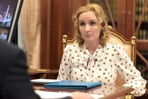 Російська омбудсменка, яку обвинувачують у викраденні дітей з України, розповіла про свої материнські якості