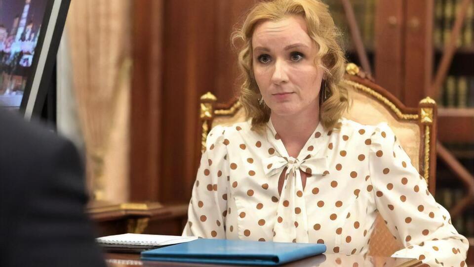 Російська омбудсменка, яку обвинувачують у викраденні дітей з України, розповіла про свої материнські якості