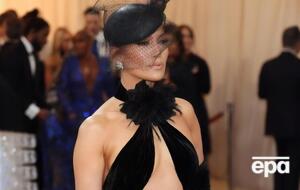 Лопес выбрала для мероприятия наряд от Ральфа Лорена