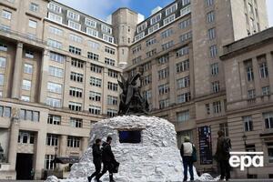 Усередині інсталяції встановлено екран, на якому транслюють відео про об'єднавчу силу музики