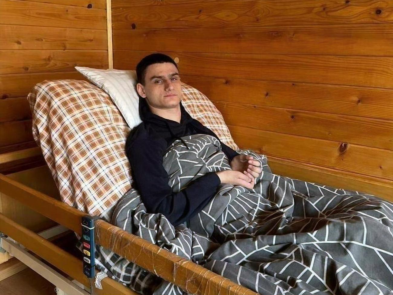 Діанов передав на лікування офіцера Куша (на фото) частину коштів, які для нього зібрали українці, коли він повернувся з полону