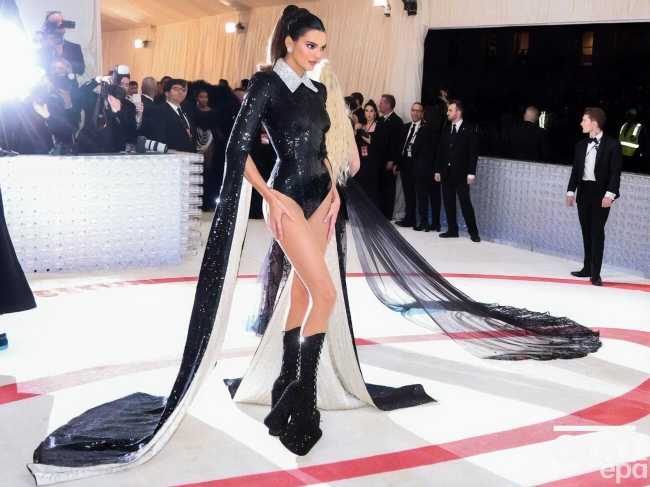 Наряд Кендалл Дженнер назвали неподходящим для такого мероприятия