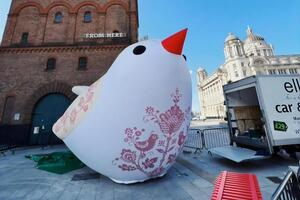 Скульптуры Soloveiko Songbird символизируют Украину