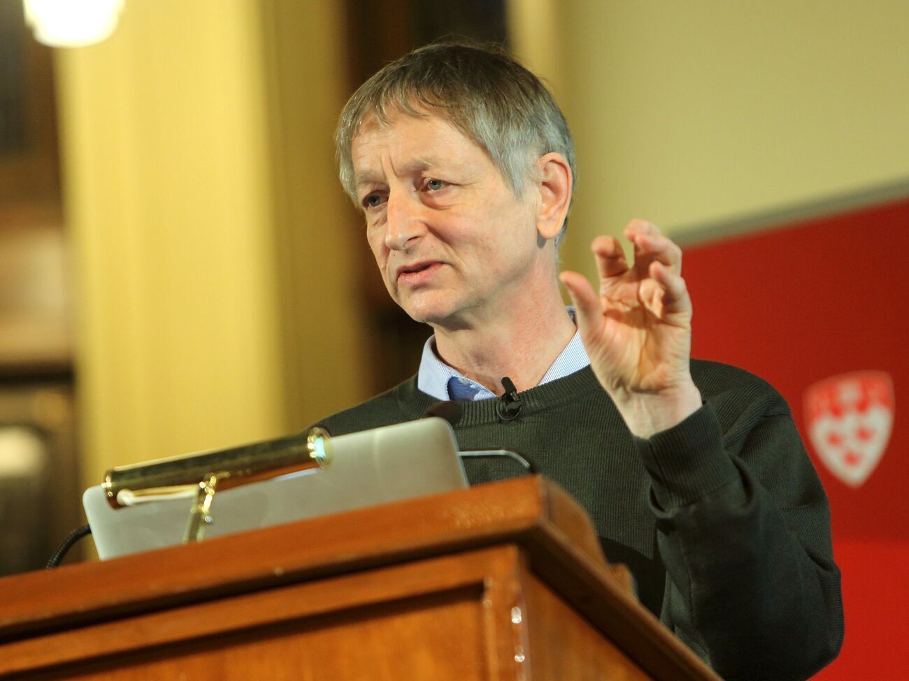 Хинтон заявил, что&nbsp;сожалеет о своей проделанной работе в области ИИ