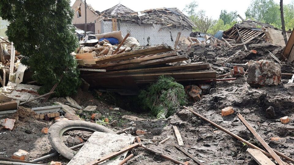 Снаряды оккупантов разрушили несколько жилых домов