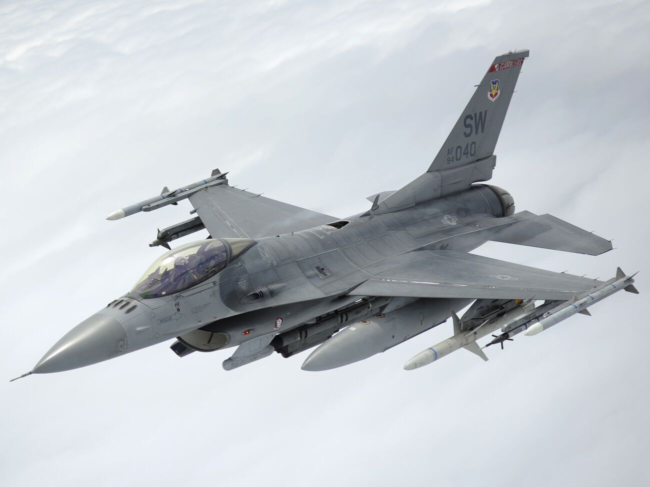Истребители F-16 будут предоставляться Украине при условии, что они не будут использоваться для ударов по территории РФ, заявили в Белом доме