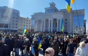 Клочко: В городе развешиваются сине-желтые ленты, размещаются в людных местах листовки