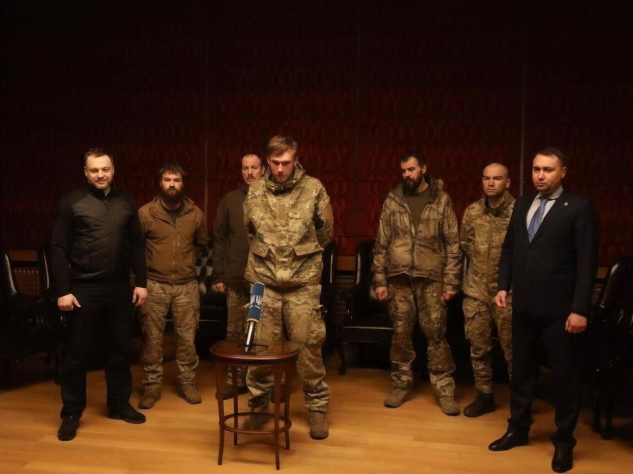 Інтерновані командири проживають на закритому об'єкті, розповіла дружина Прокопенка