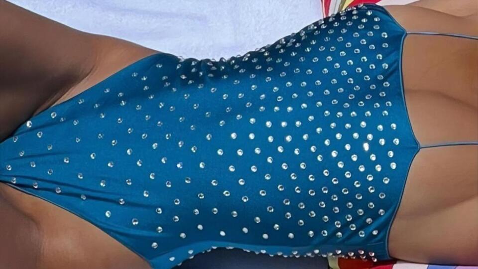 У моді, зокрема, купальники зі стразами