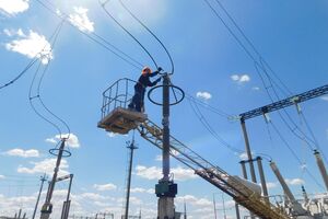 Энергетики восстанавливают электроснабжение там, где это позволяет ситуация с безопасностью