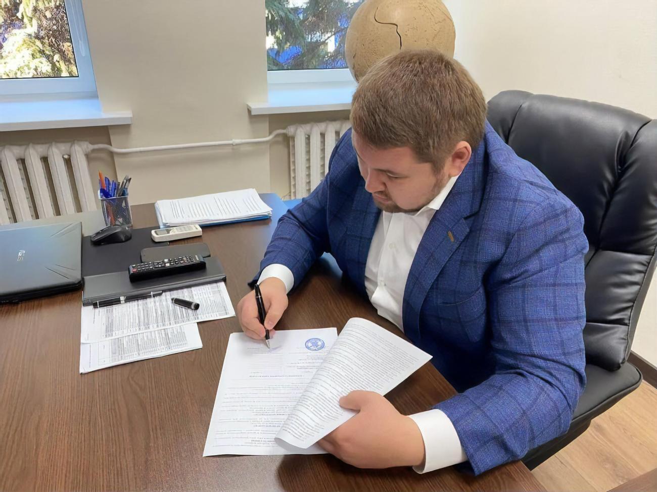 Сейчас Бандура, по данным ГБР, скрывается на оккупированной территории Украины, он объявлен в розыск