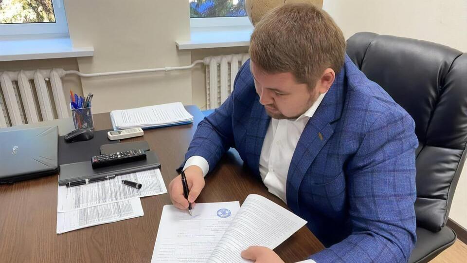 Наразі Бандура, за даними ДБР, переховується на окупованій території України, його оголошено в розшук