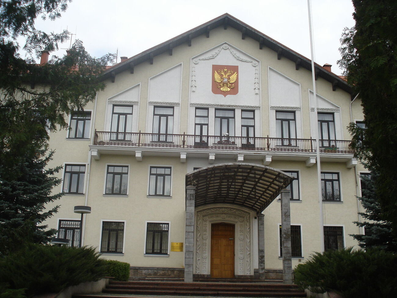 Колишні співробітники російської дипмісії могли бути шпигунами, пишуть ЗМІ