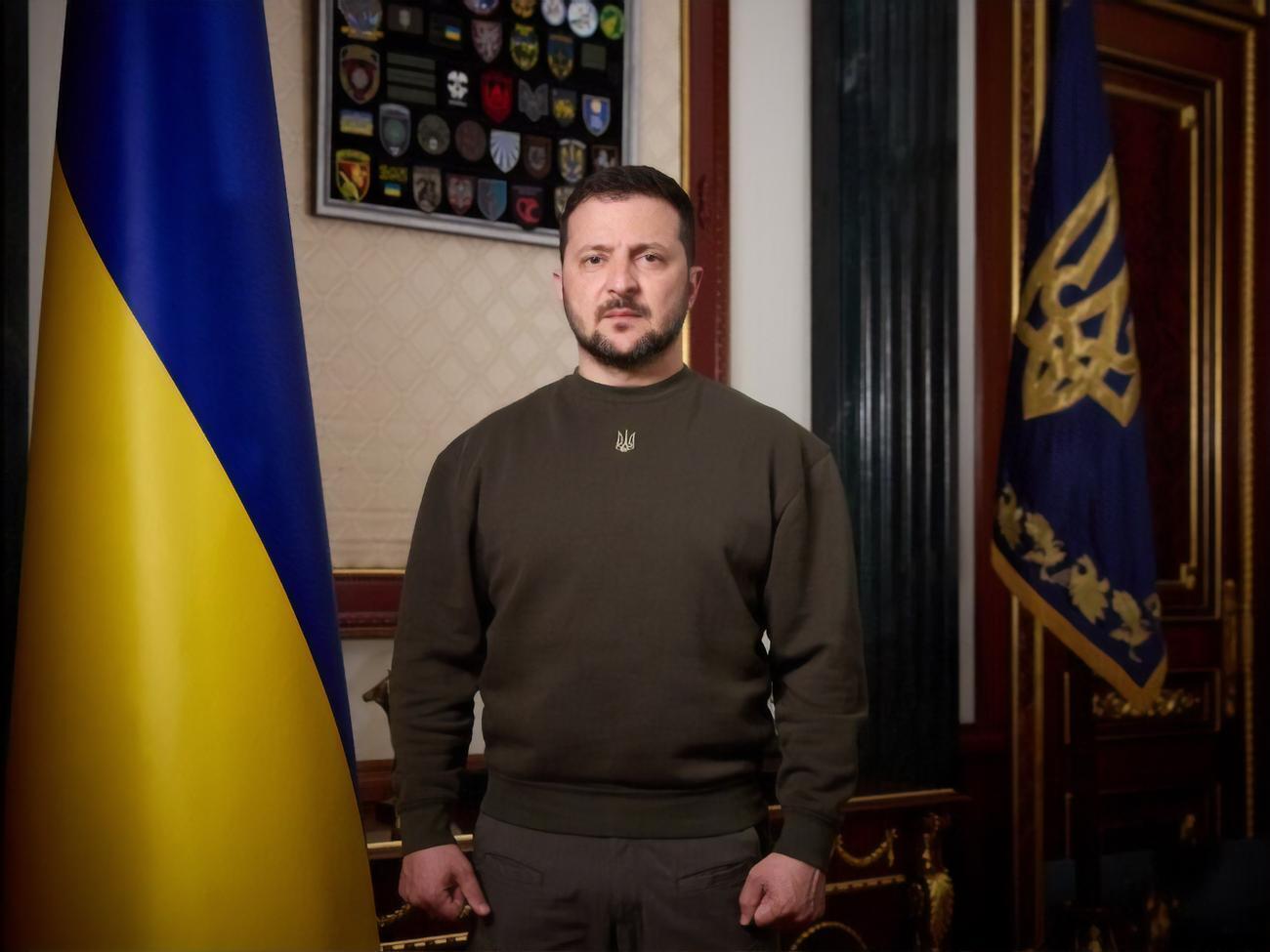 Зеленский заявил о подготовке к активной дипломатии в ближайшие недели, одна из целей которой &ndash; обеспечение украинских защитников всем необходимым