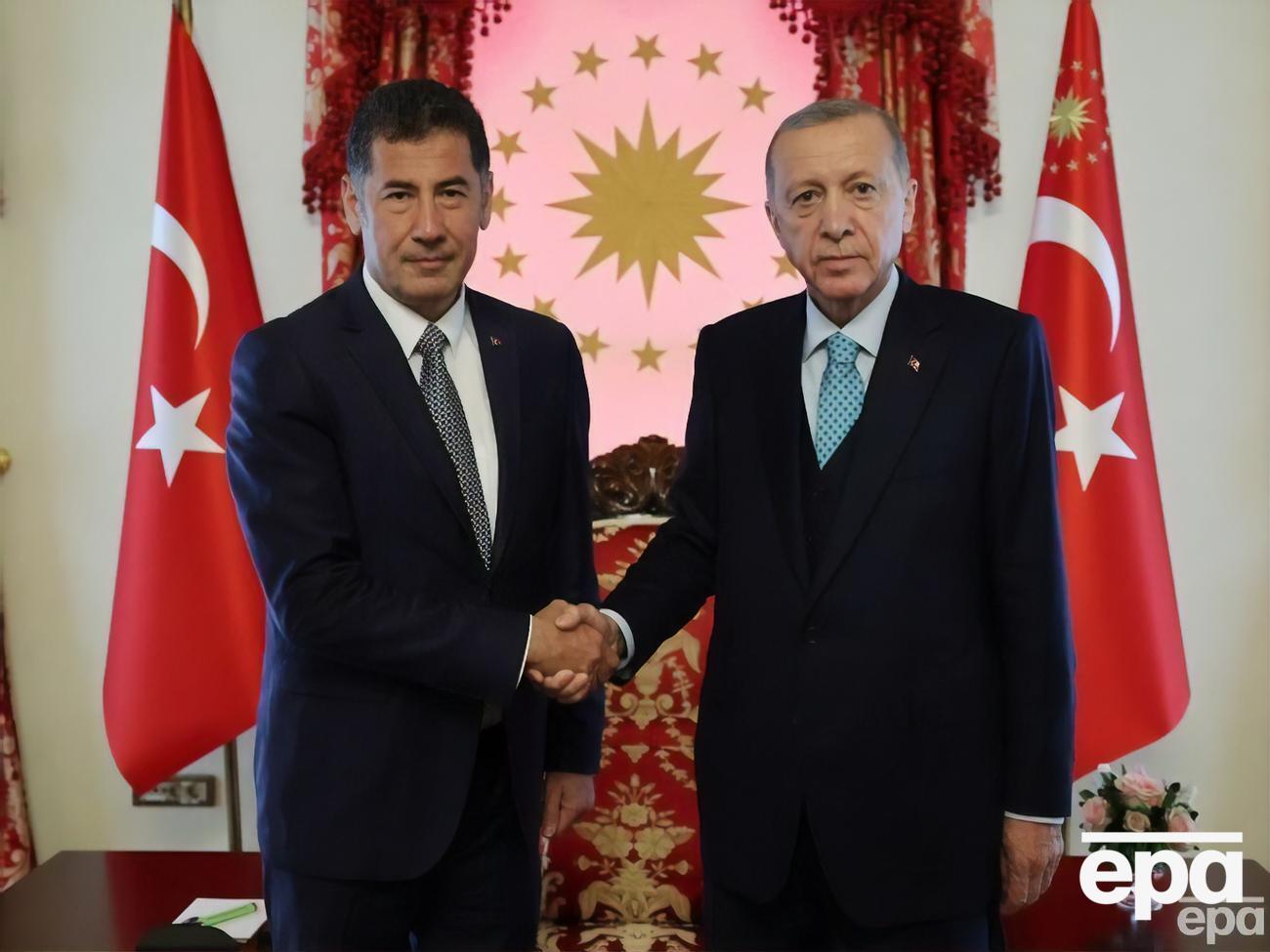 Оган (ліворуч) заявив про підтримку Ердогана у другому турі виборів і закликав своїх виборців голосувати за чинного президента Туреччини