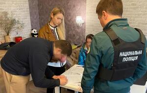 27-летний руководитель одного из отделов транспортного предприятия подавал заявки на внесение в одну из систем ложных сведений о военнообязанных мужчинах, рассказали в полиции Львовской области