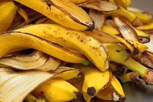 Використання бананової шкірки як органічного добрива має велике значення для росту та розвитку культур