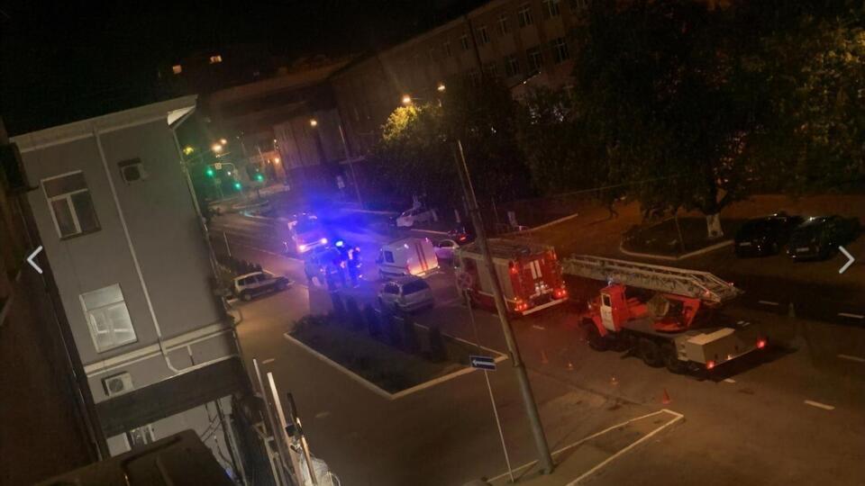 На место взрыва в Белгороде выехали экстренные службы