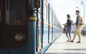 Сторонники идеи считают, что разделение в поездах улучшит ситуацию с безопасностью, критики утверждают – это не решит проблему