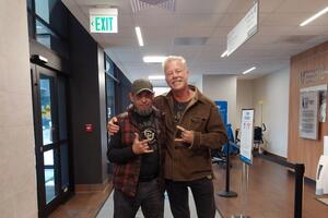 Під час короткої зустрічі з українськими захисниками Гетфілд побажав їм "удачі та якнайшвидшого одужання", а також зробив фото на згадку