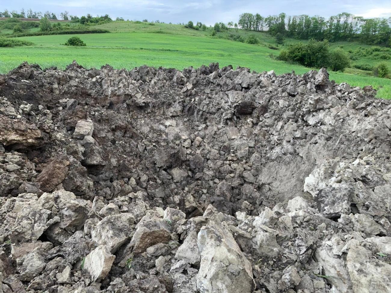 Випущені окупантами ракети С-300 впали в полі в Харківській області