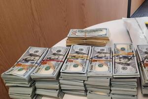 15 мая НАБУ сообщило о разоблачении взятки в $2,7 млн, из которых $1,8 млн предназначались представителям Верховного Суда, еще $900 тыс. – посредникам