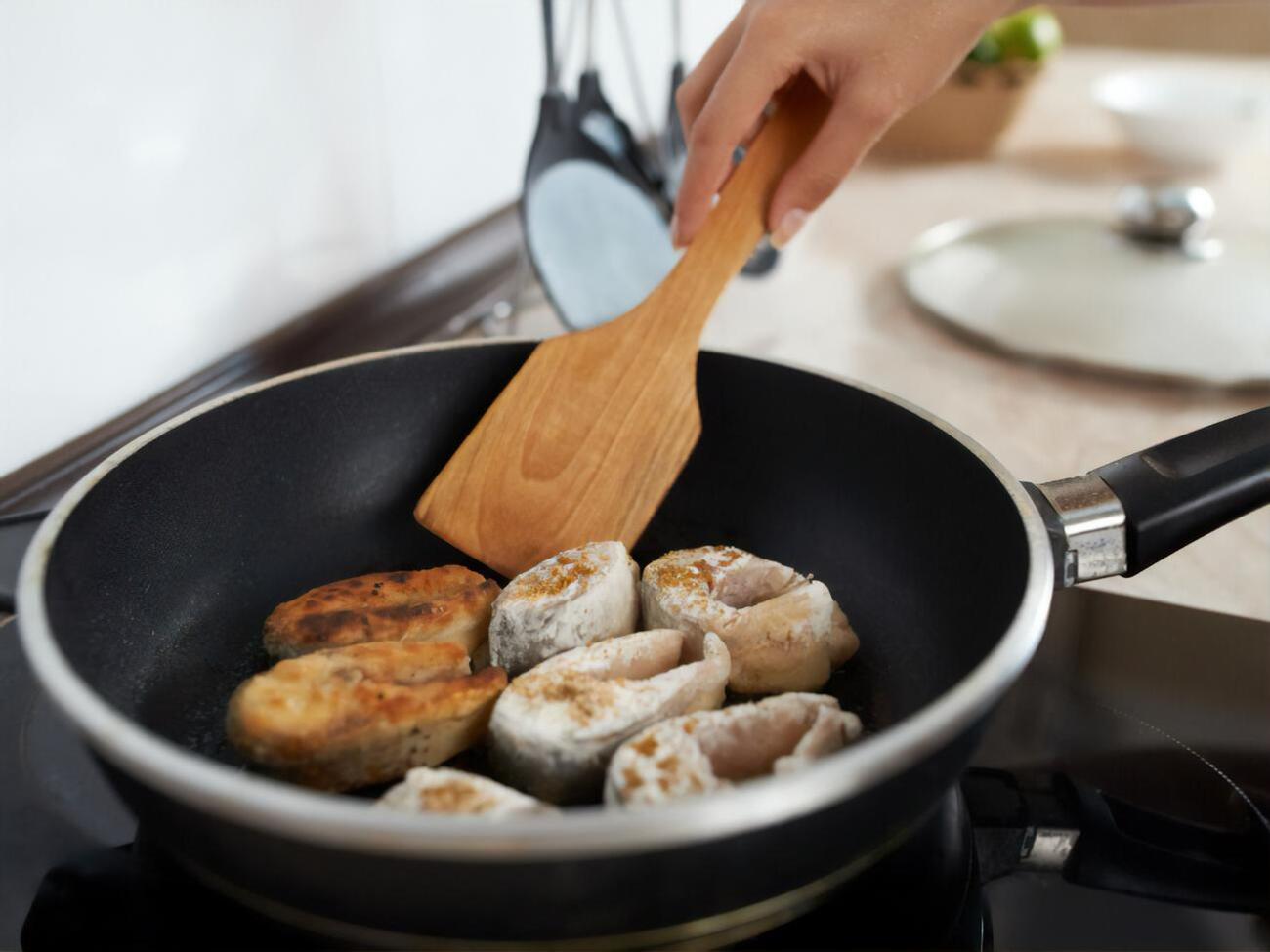 Рыбу нужно вовремя переворачивать