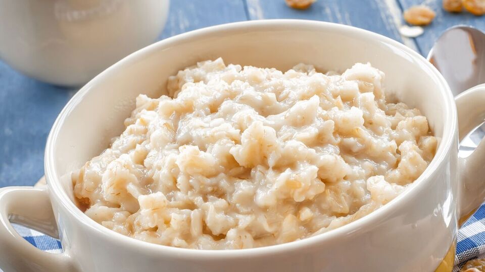 Вівсяну крупу додають у воду після закипання