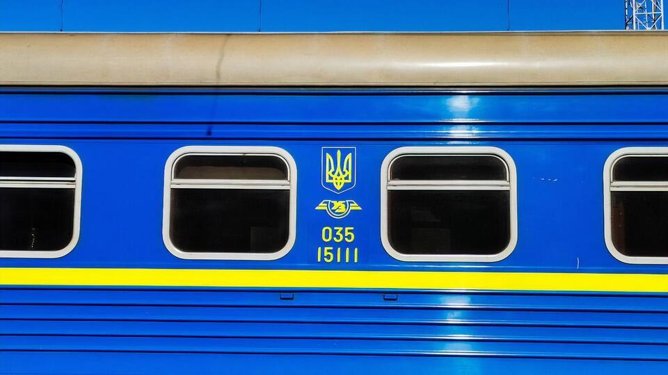 На першому етапі купити квиток у жіночі купе можливо лише через мобільний застосунок "Укрзалізниці"
