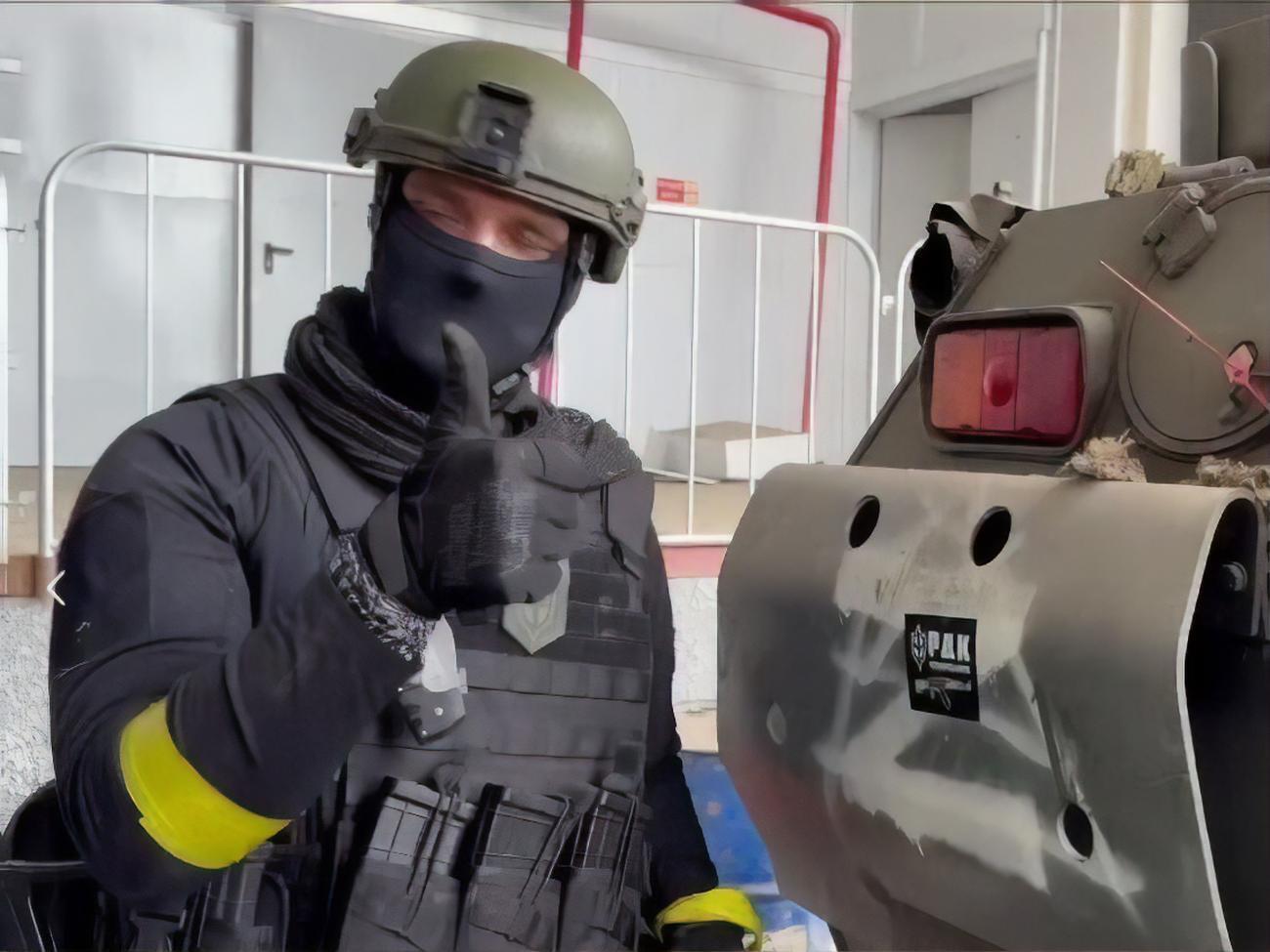 Ура тем россиянам, которые реально воюют против путинского Мордора! Они имеют право сказать: "Мы хотя бы попробовали, а вы?" А нам придется стоять с понурыми, потасканными по европейским кабакам рожам