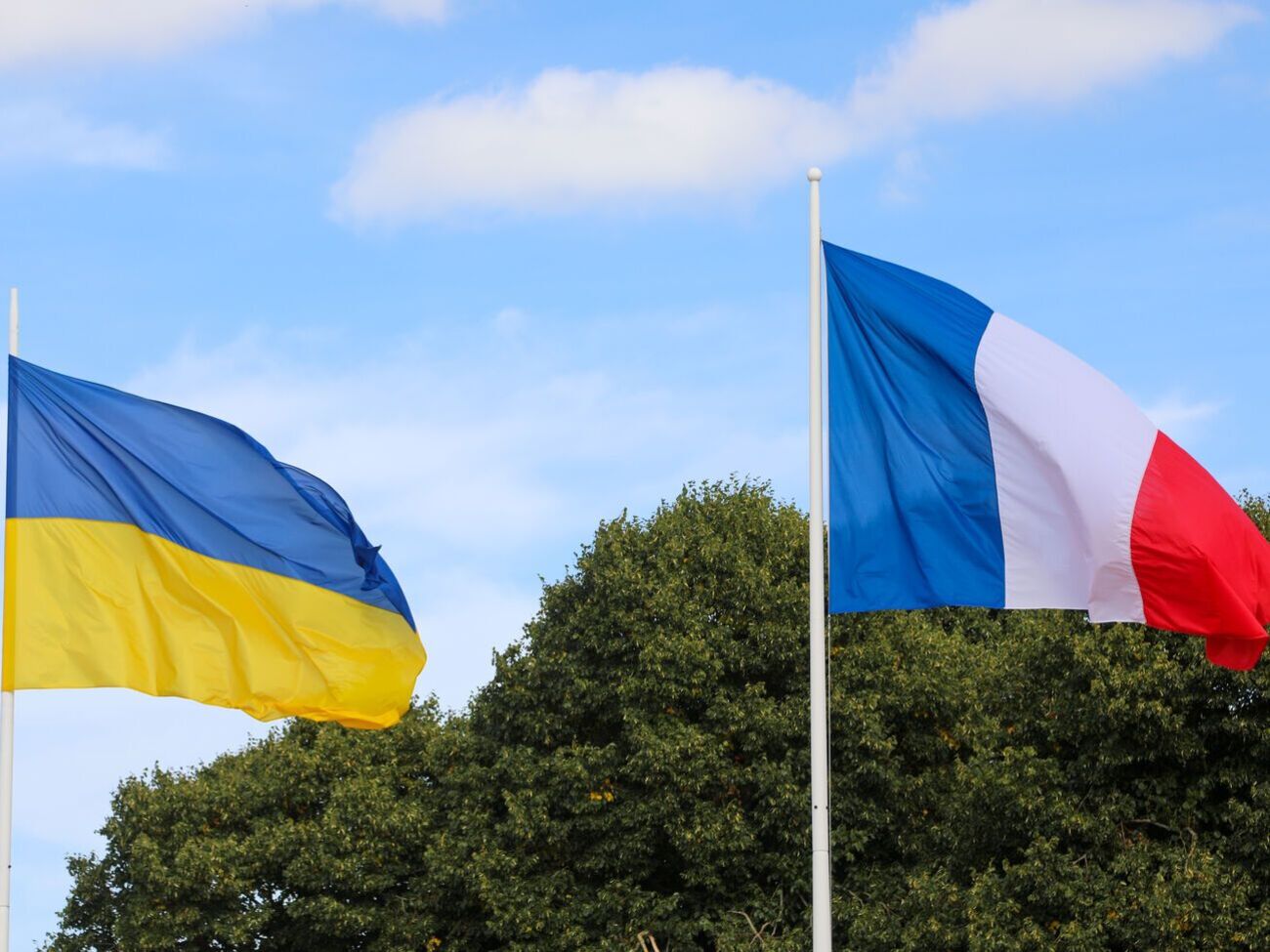 Франция готова заключить с Украиной соглашения о предоставлении гарантий безопасности, которые помогут ей защитить себя в долгосрочной перспективе, указали в МИД страны
