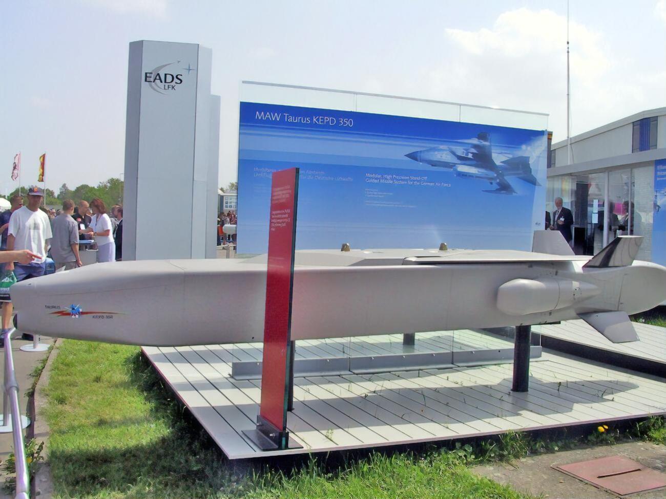 Крылатые ракеты TTAURUS имеют дальность до 400&ndash;500 км