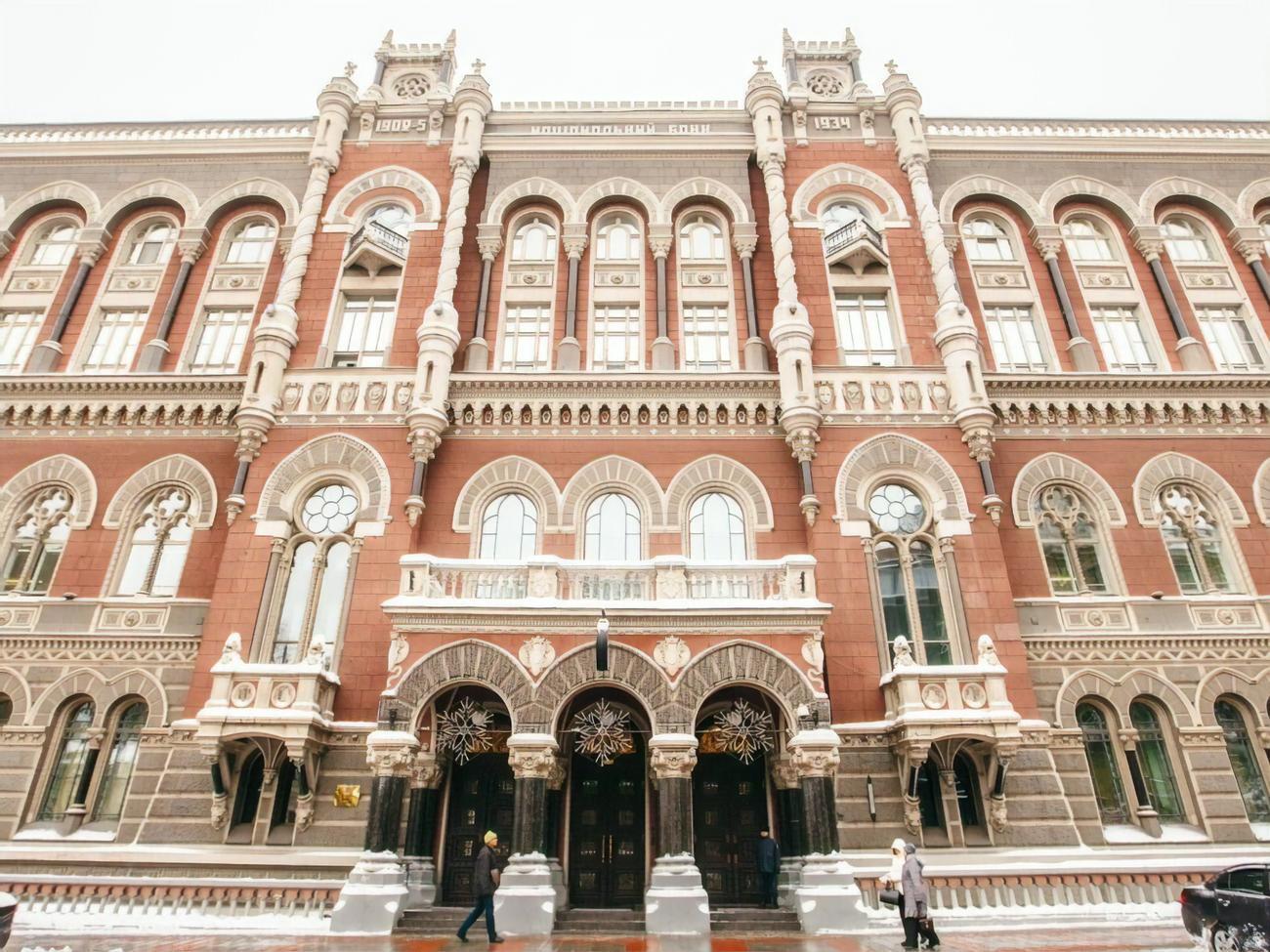 Національний банк України розглядає можливість послаблення обмежень на транскордонні перекази й виплати відсотків за єврооблігаціями