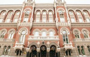 Национальный банк Украины рассматривает возможность ослабления ограничений на трансграничные переводы и выплаты процентов по еврооблигациям