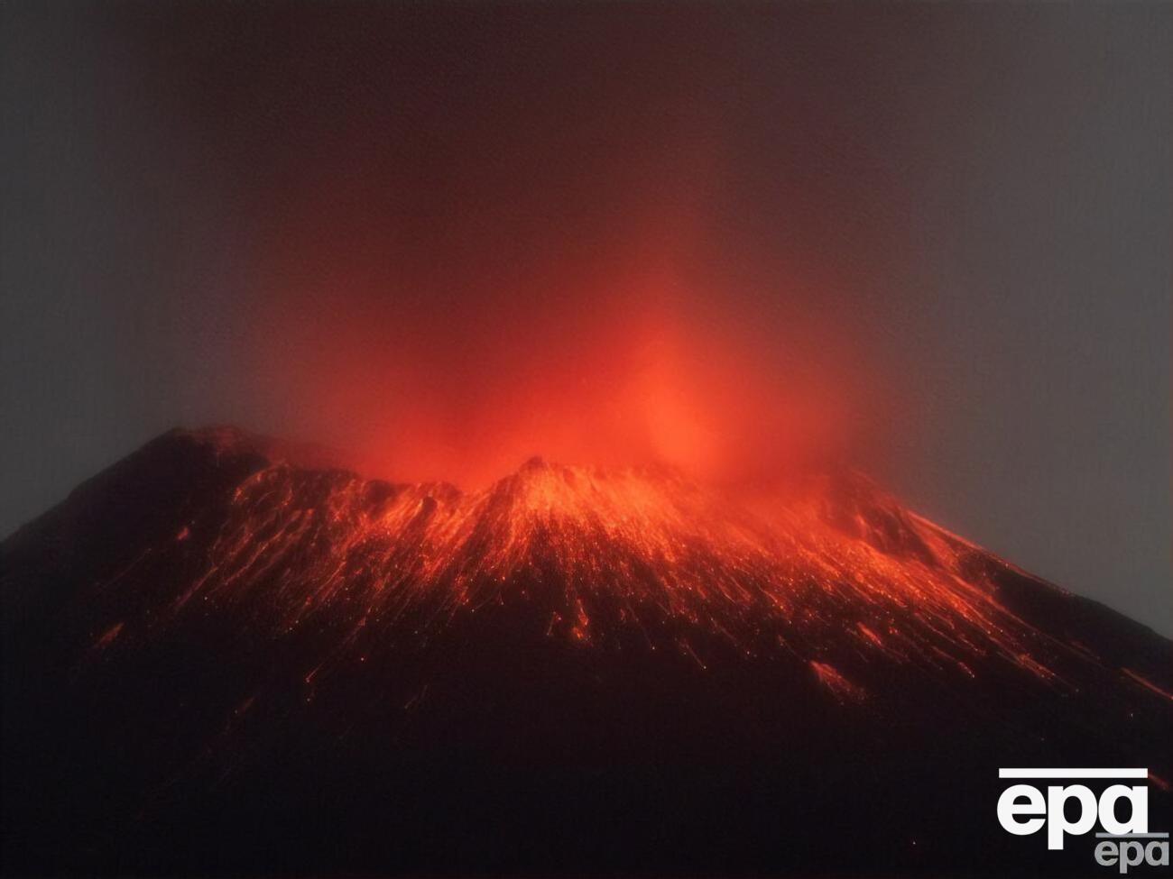 Через активність вулкана в Мексиці затримують авіарейси