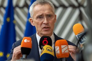 Украина имеет право на самооборону, отметил Столтенберг