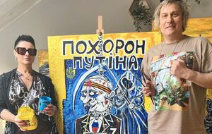 Казанин на полотне Третьяк "Похороны Путина" дорисовал на косе, которую держит в руках смерть, стоящая за спиной президента страны-агрессора РФ, число "95"