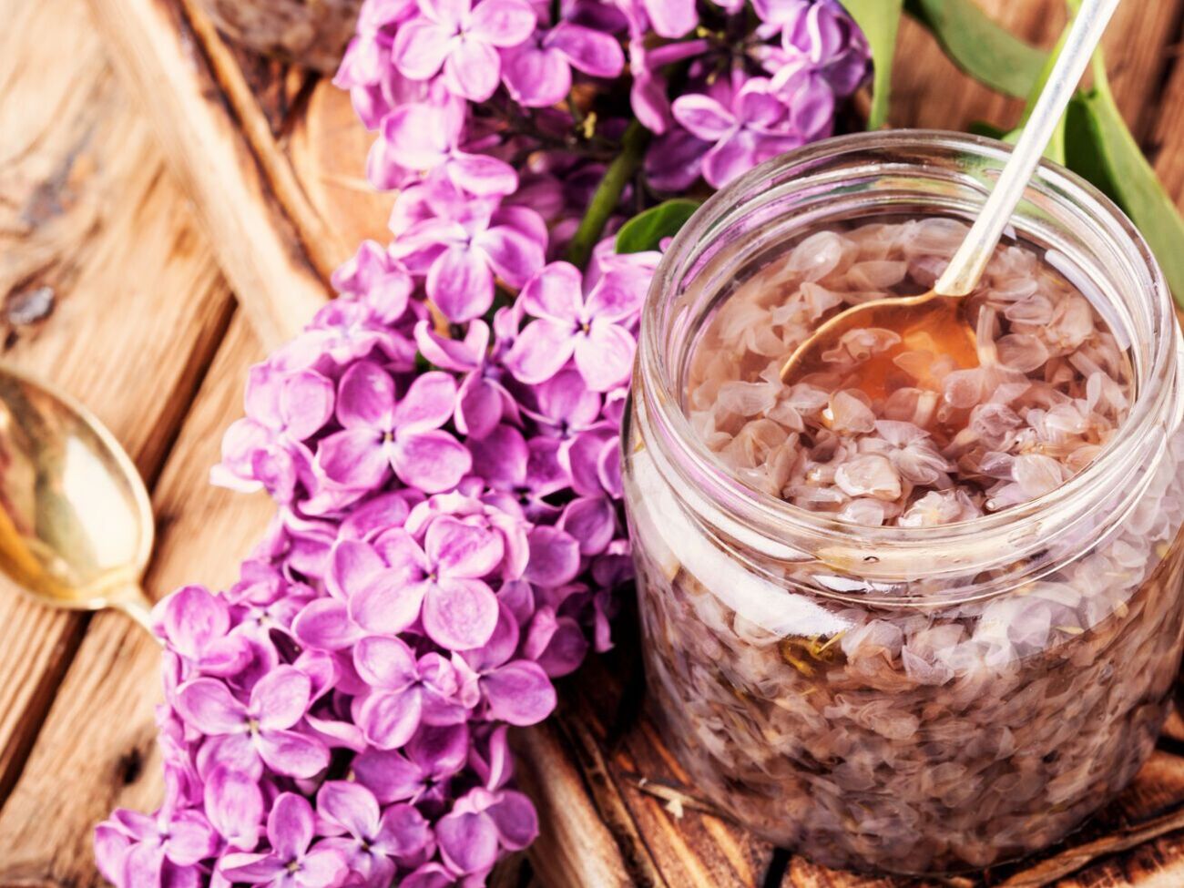 Для варення знадобляться свіжі й соковиті суцвіття бузку