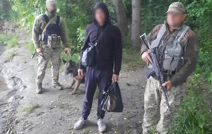 За спробу незаконного перетину кордону України чоловік має заплатити штраф у розмірі 3,4 тис. грн, розповіли у ДПСУ