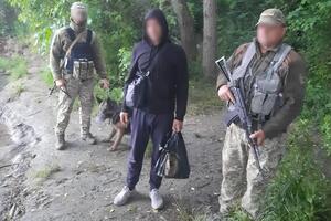 За спробу незаконного перетину кордону України чоловік має заплатити штраф у розмірі 3,4 тис. грн, розповіли у ДПСУ