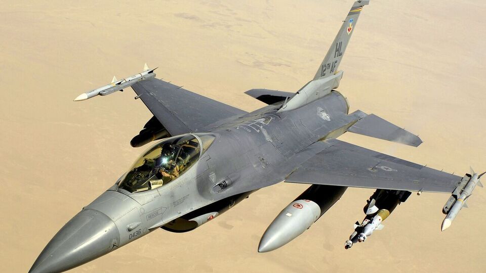 Винищувачі F-16 мають посилити ППО України, зазначив Єрмак