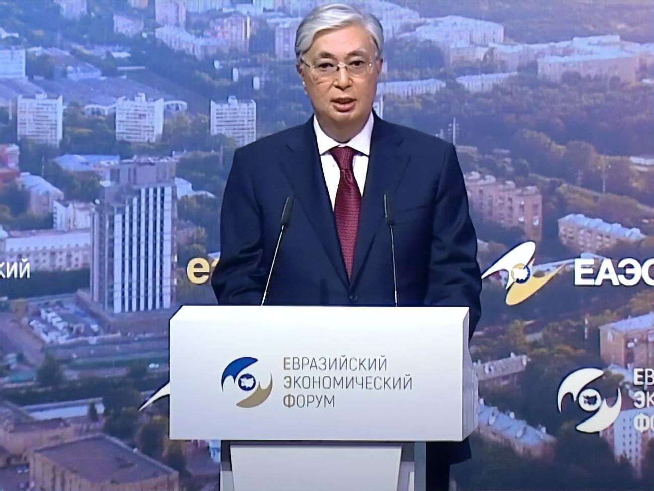 Токаєв зазначив, що ситуацію треба обговорювати, зокрема, на цьому форумі