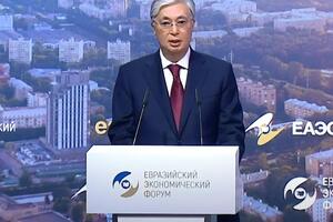 Токаєв зазначив, що ситуацію треба обговорювати, зокрема, на цьому форумі