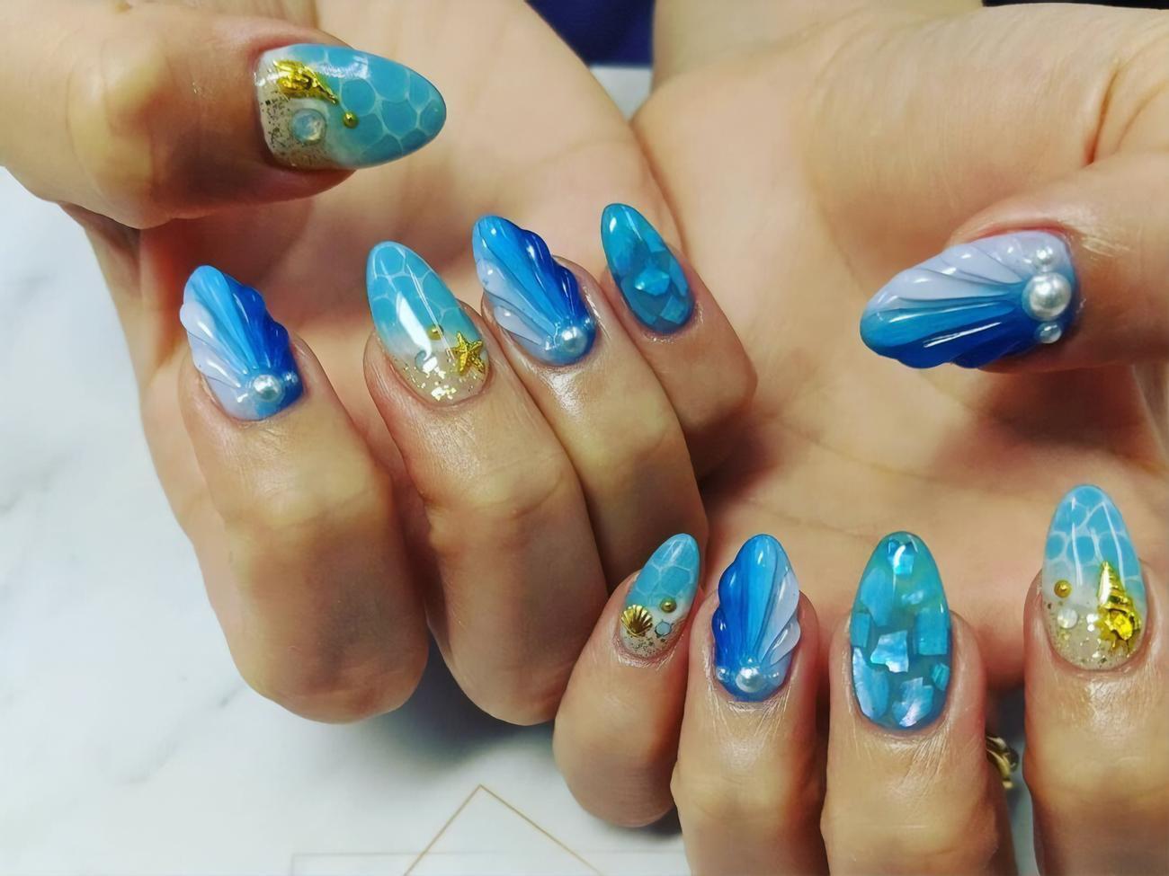 Мастера маникюра предлагают воссоздать на ногтях различные морские пейзажи