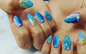 Мастера маникюра предлагают воссоздать на ногтях различные морские пейзажи